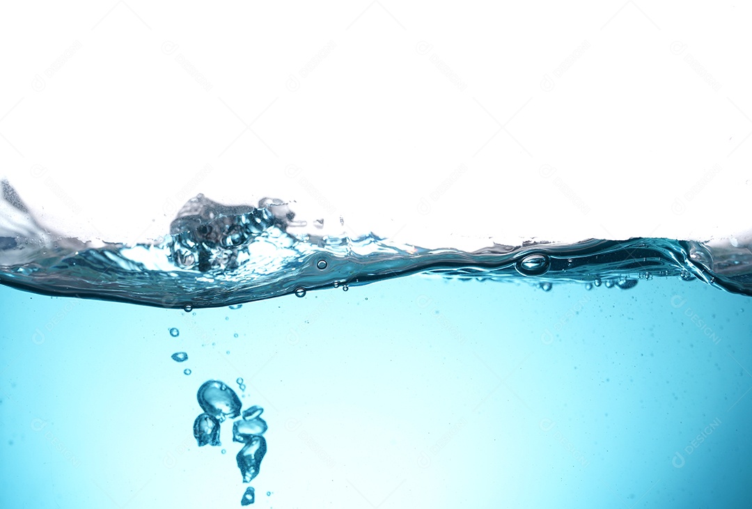 Água com pouca bolhas.