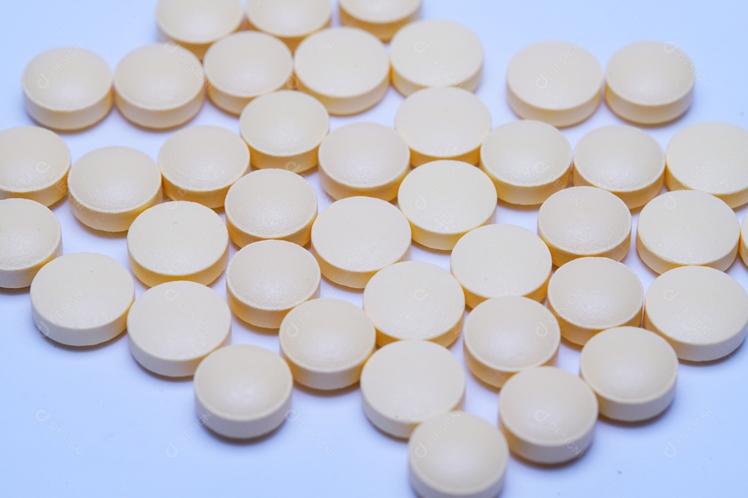 Muitas pílulas redondas.
