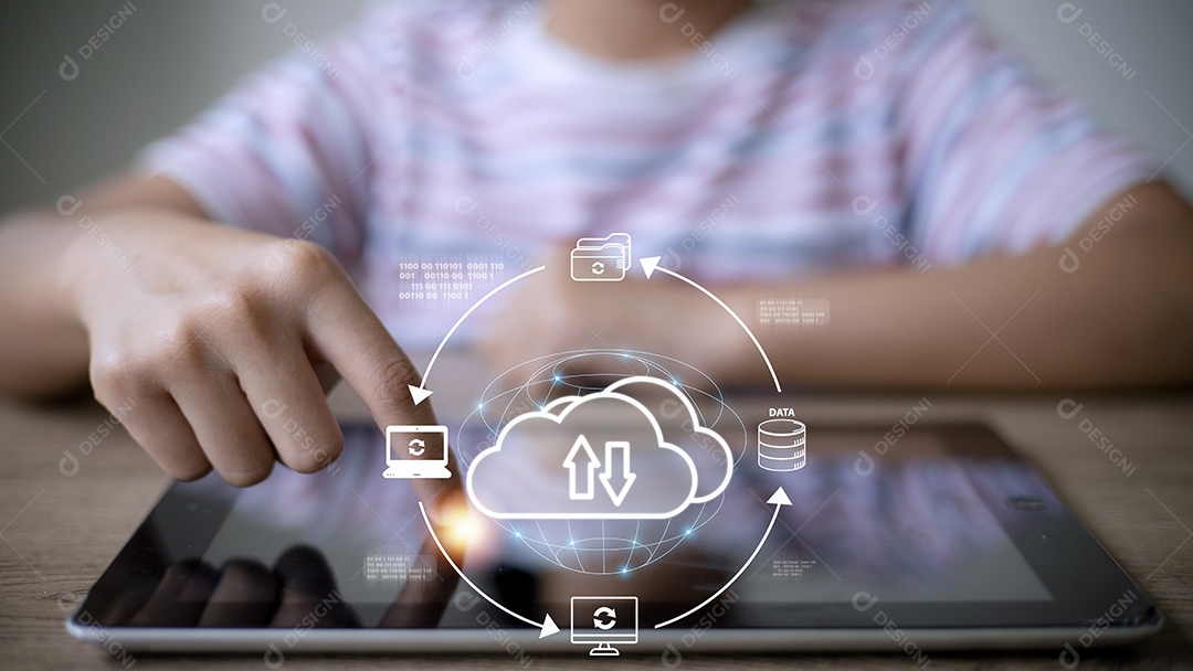 Conceito de tecnologia de serviço em nuvem com ícones de armazenamento de dados digitais.