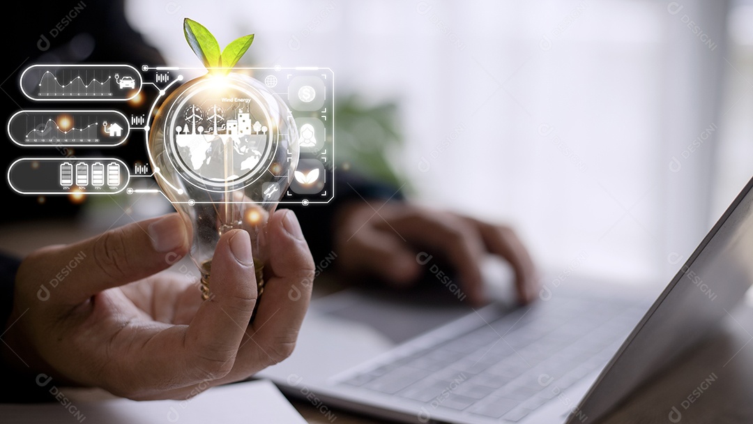 Mão de empresária segurando lâmpada com ícone esg na tela virtual, conceito de governança corporativa