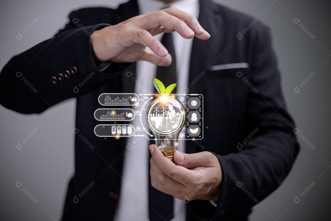 Mão de empresária segurando lâmpada com ícone esg na tela virtual, conceito de governança corporativa