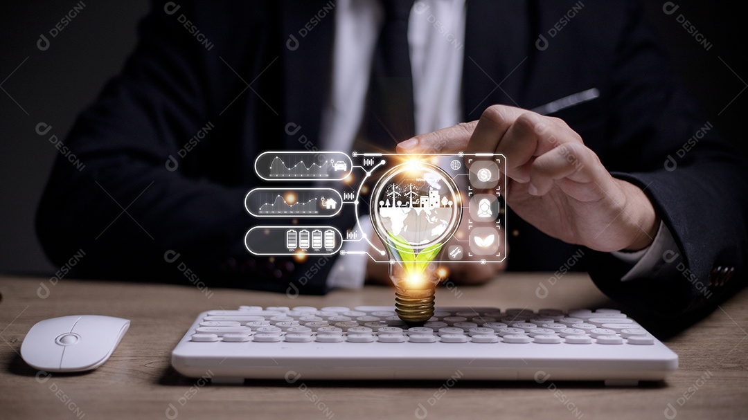 Mão de empresária segurando lâmpada com ícone esg na tela virtual, conceito de governança corporativa