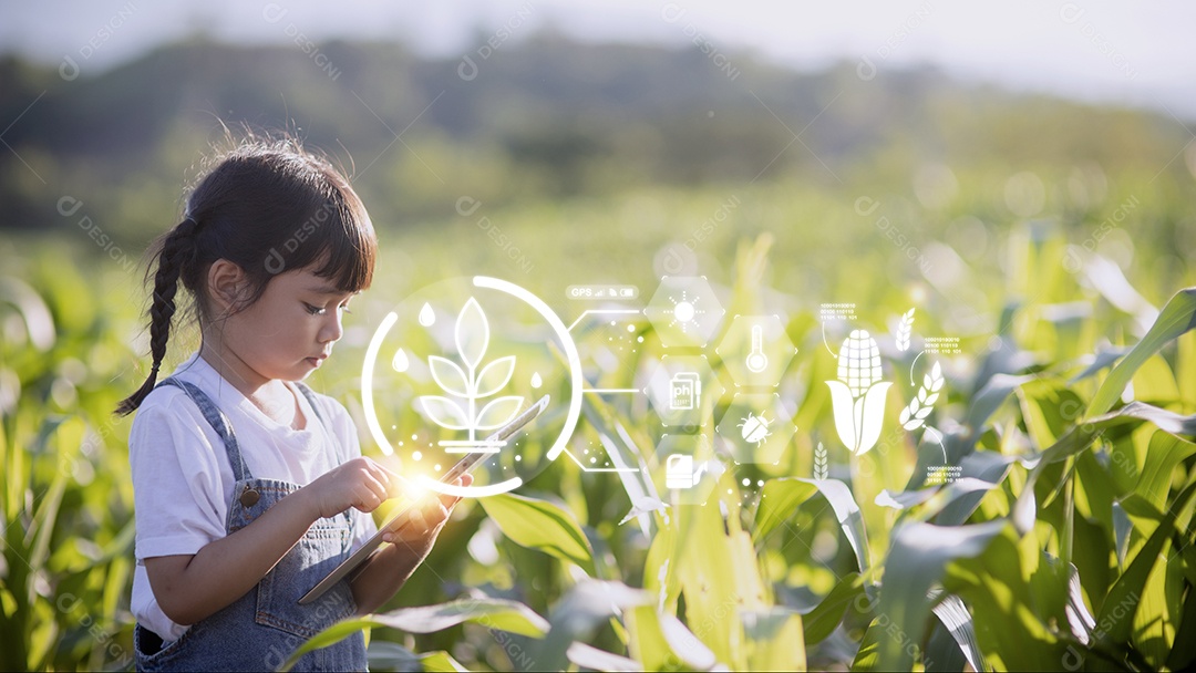 A menina usando um tablet para analisar o crescimento das plantas