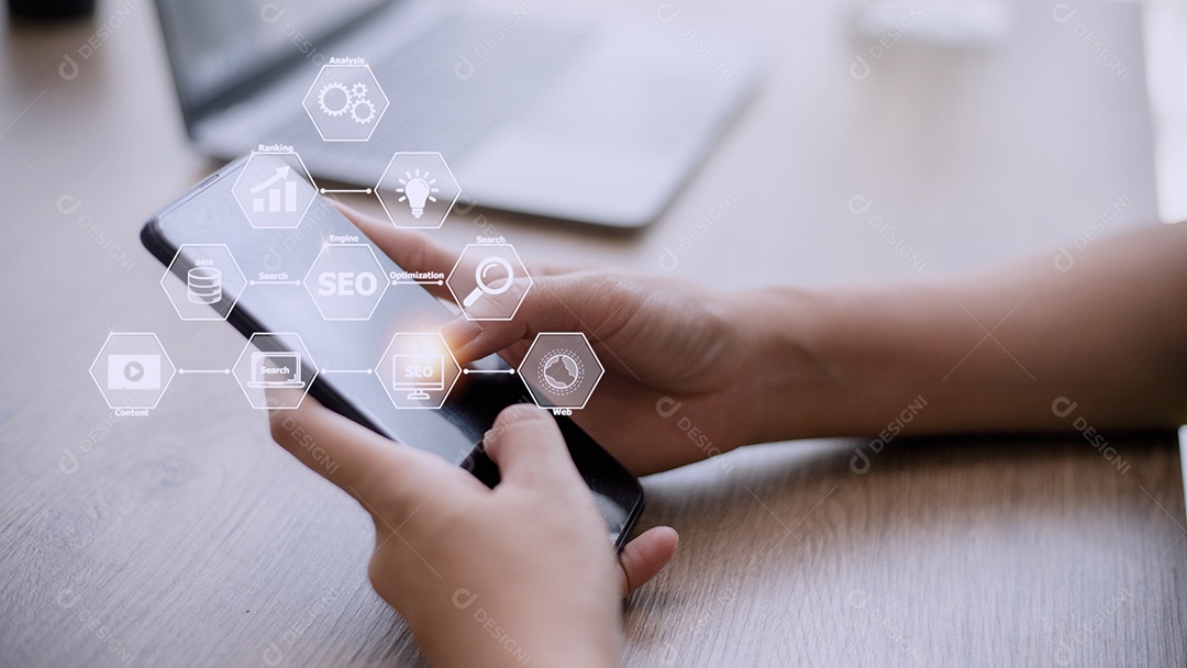 SEO. Motor de Otimização de Busca. Marketing online digital e conceito de tecnologia Inetrmet.