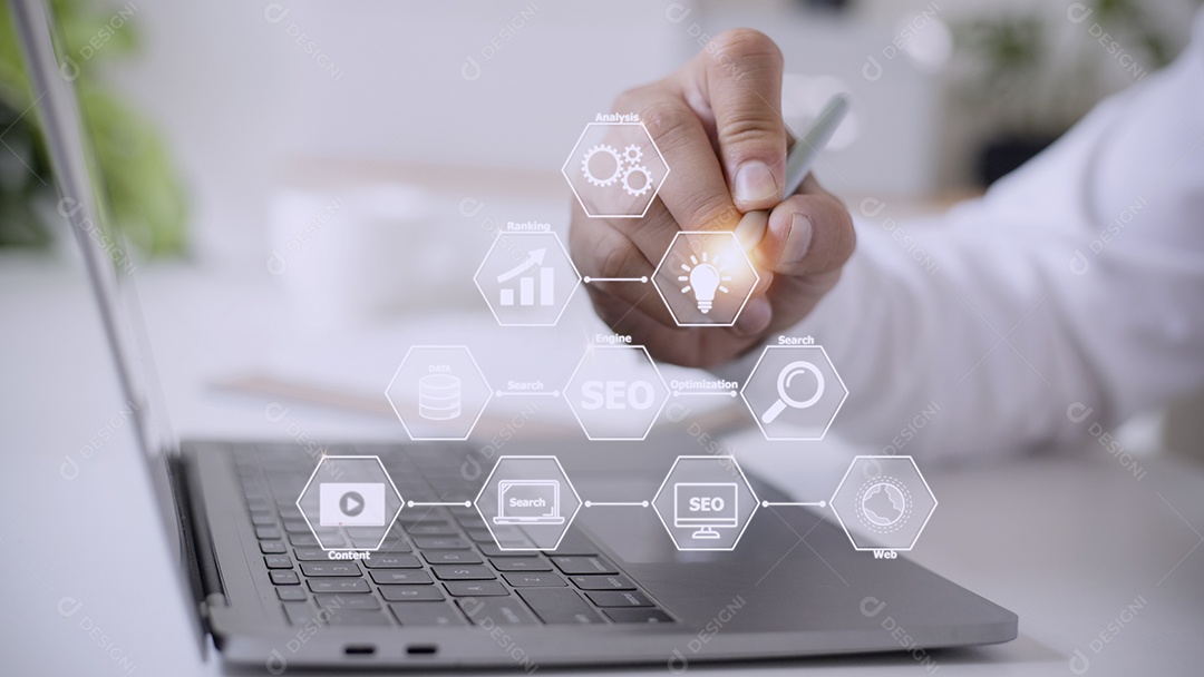 SEO. Motor de Otimização de Busca. Marketing online digital e conceito de tecnologia Inetrmet.