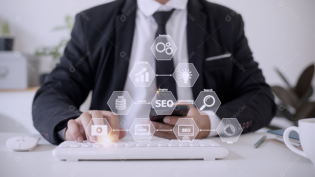 SEO. Motor de Otimização de Busca. Marketing online digital e conceito de tecnologia Inetrmet.