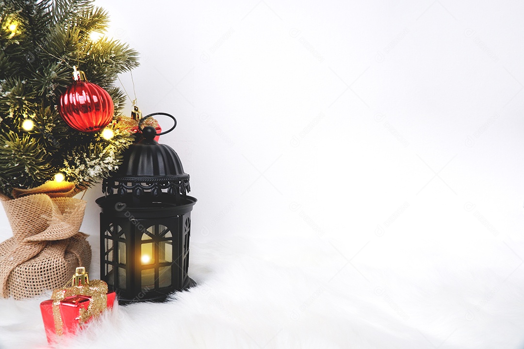 Feliz Natal decorado com lanterna de aquecedor de vela ornamental