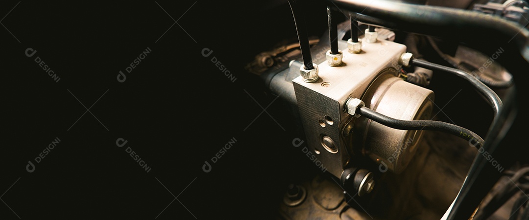 Caixa de controle do módulo da unidade ABS com tubos de um sistema de freio