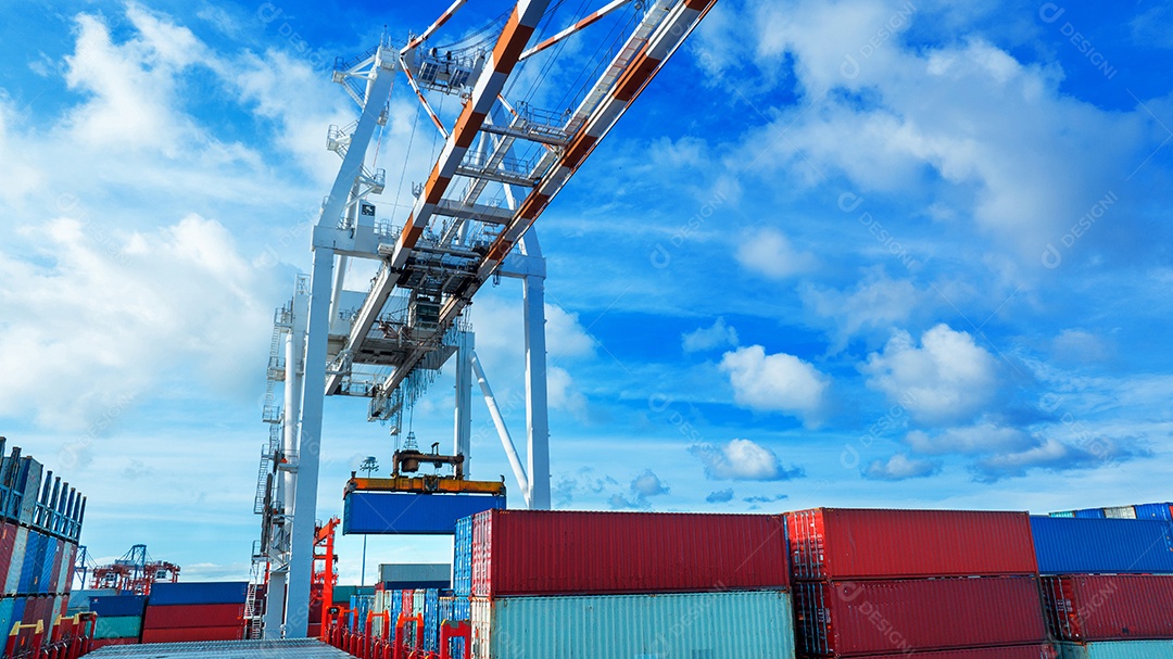 Vista aérea do navio porta-contentores de carga logística de fabricação