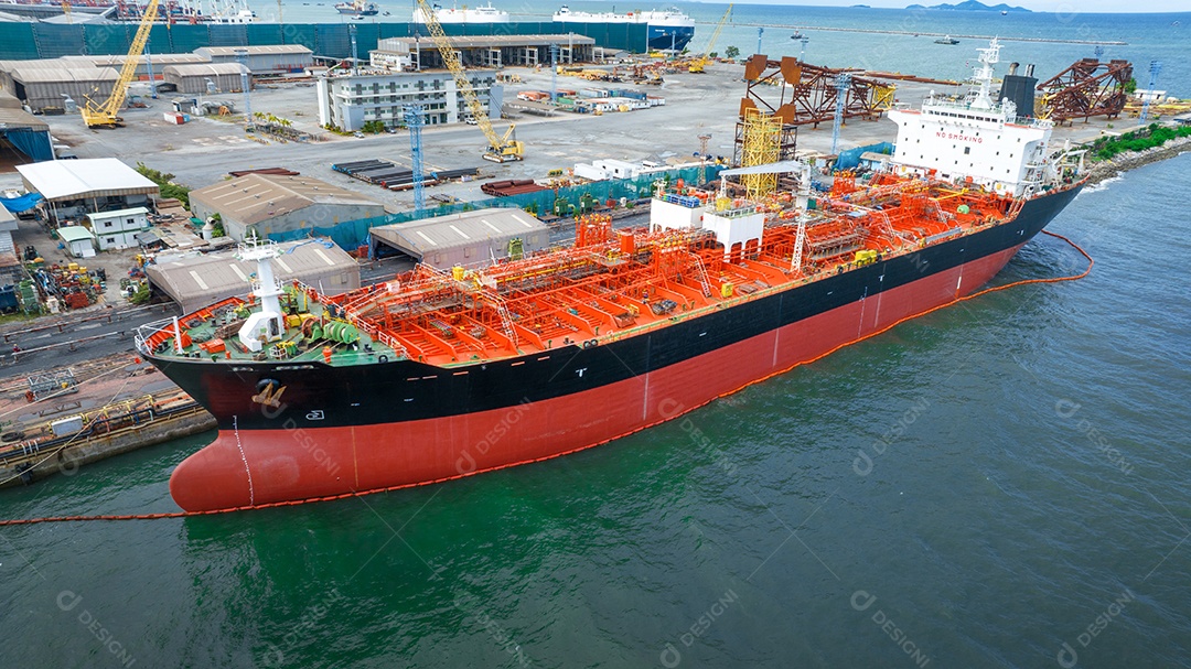 Navio petroleiro de gás bruto, navio de contêiner de carga atracação offshore em Ocean Bay Petroleum Transporte e logística de importação de exportação de produtos químicos, vazamento de óleo do navio, navio de produtos petrolíferos industriais