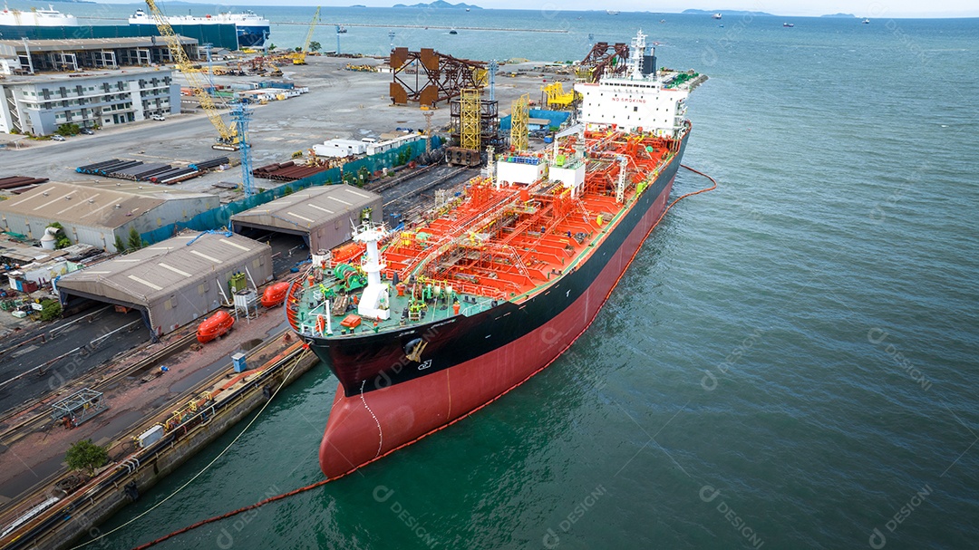 Navio petroleiro de gás bruto, navio de contêineres de carga offshore para manutenção. Transporte e logística de importação de produtos químicos de petróleo, vazamento de óleo do navio, navio de produtos petrolíferos industriais