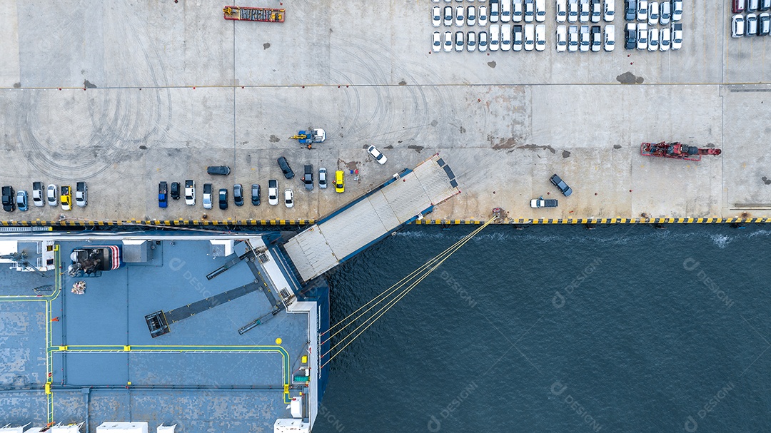 Muitos carros novos rodando navio de carga, Ro-Ro Ship para importação exportação