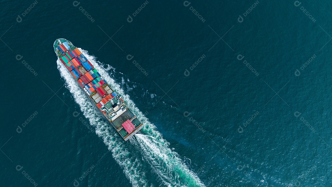 vista superior do navio porta-contentores de carga transportando contêiner e correndo para mercadorias de exportação do porto de pátio de carga para outro conceito oceânico navio de transporte de mercadorias logística transporte conceito de serviço co