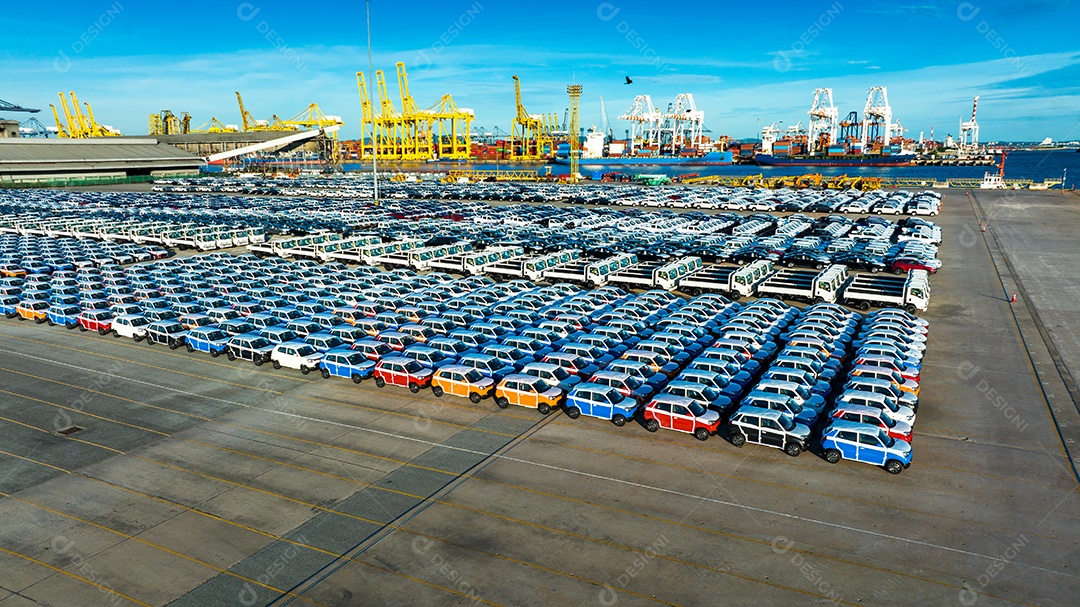 Vista aérea muito carro novo para importação e exportação