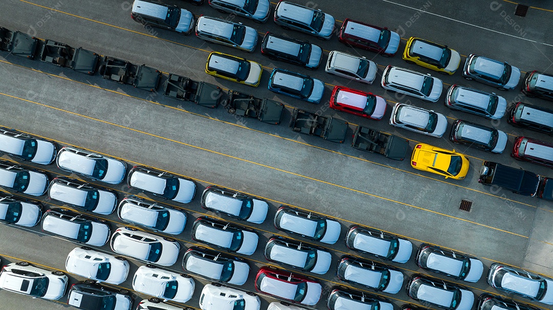 Vista aérea muito carro novo para importação e exportação