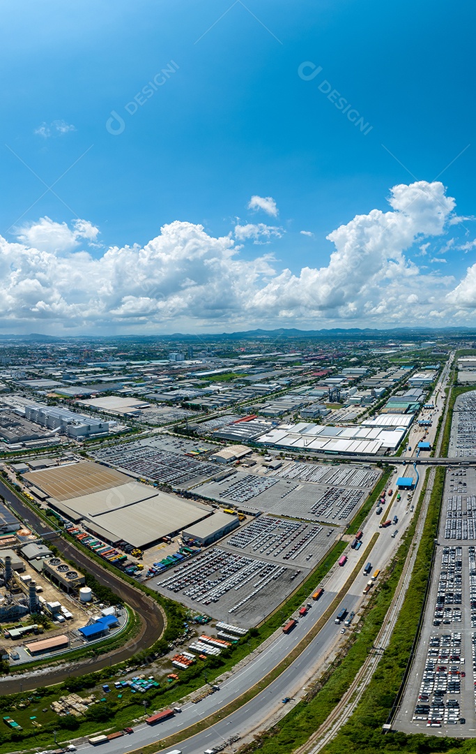 Muitos carros novos estacionando antes do envio ao cliente do revendedor, carros
