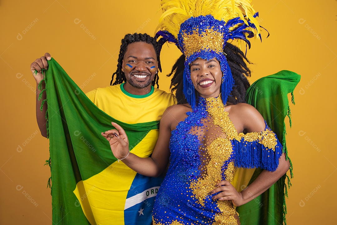 Pessoas jovens usando fantasia carnaval e bandeira do brasil Eventos