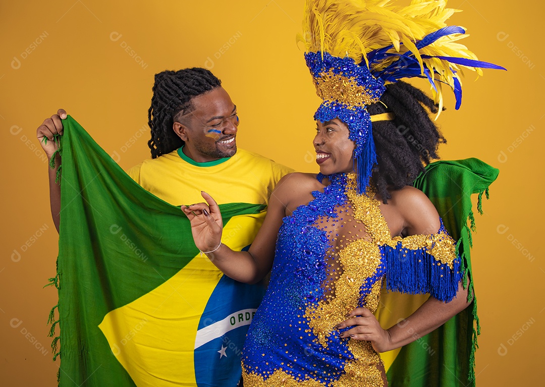 Pessoas jovens usando fantasia carnaval e bandeira do brasil Eventos