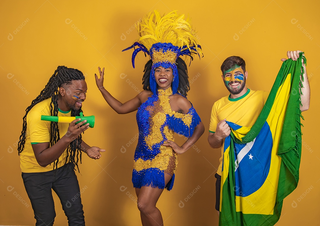 Pessoas jovens usando fantasia carnaval e bandeira do brasil Eventos