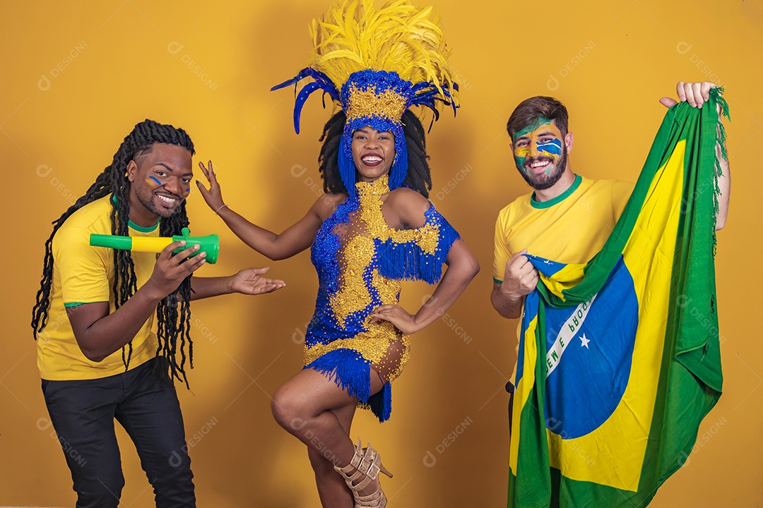 Pessoas jovens usando fantasia carnaval e bandeira do brasil Eventos
