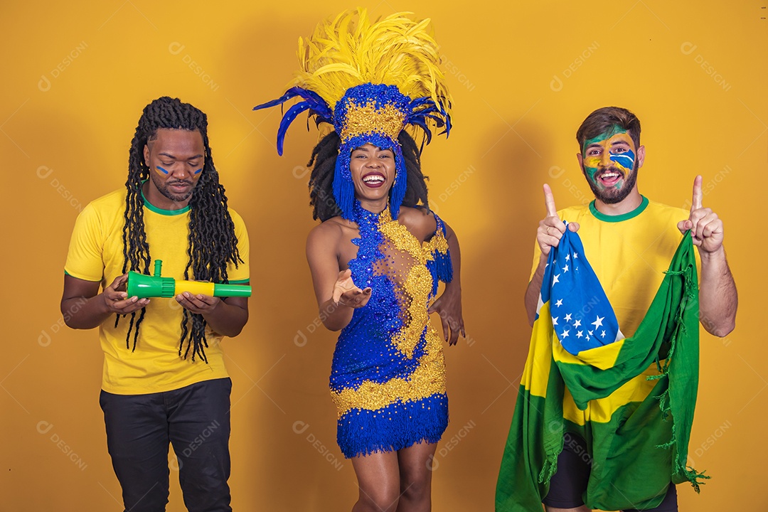 Pessoas jovens usando fantasia carnaval e bandeira do brasil Eventos
