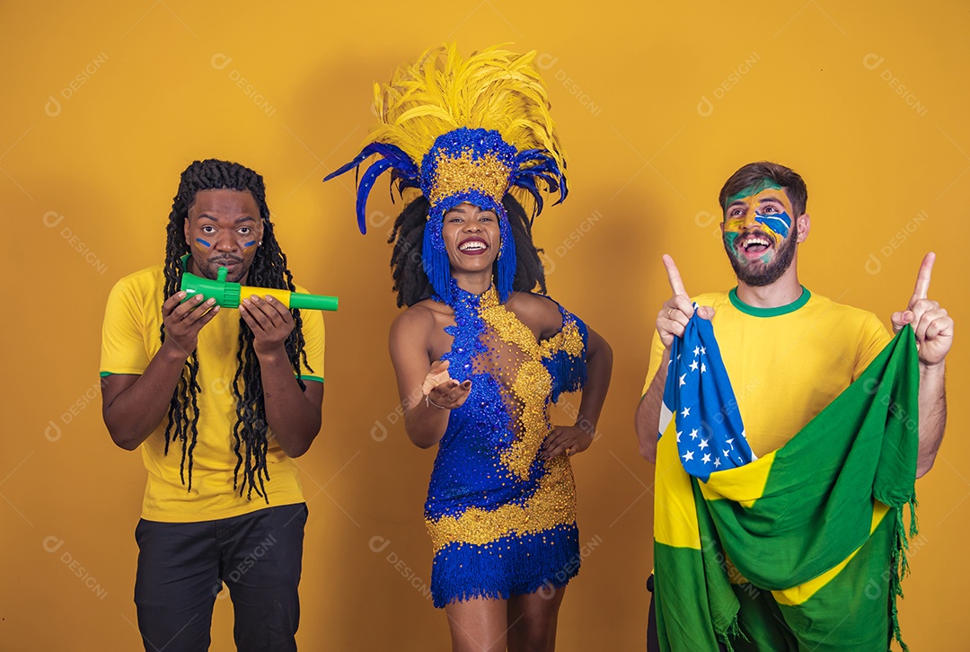 Pessoas jovens usando fantasia carnaval e bandeira do brasil Eventos