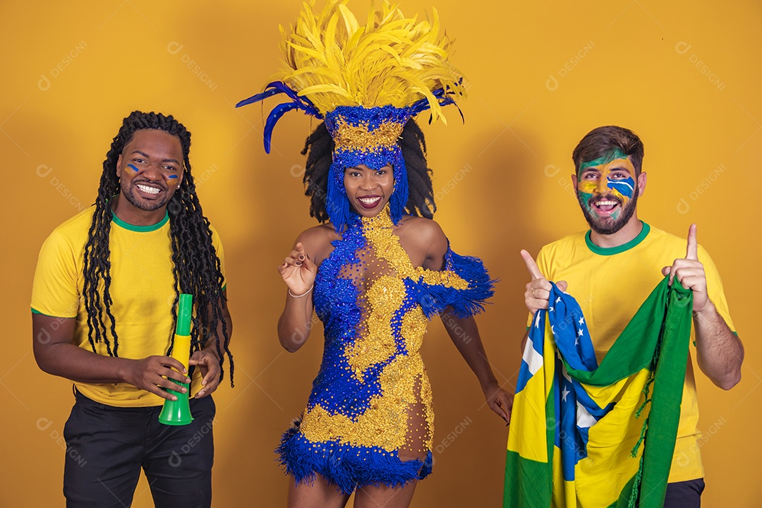 Pessoas jovens usando fantasia carnaval e bandeira do brasil Eventos