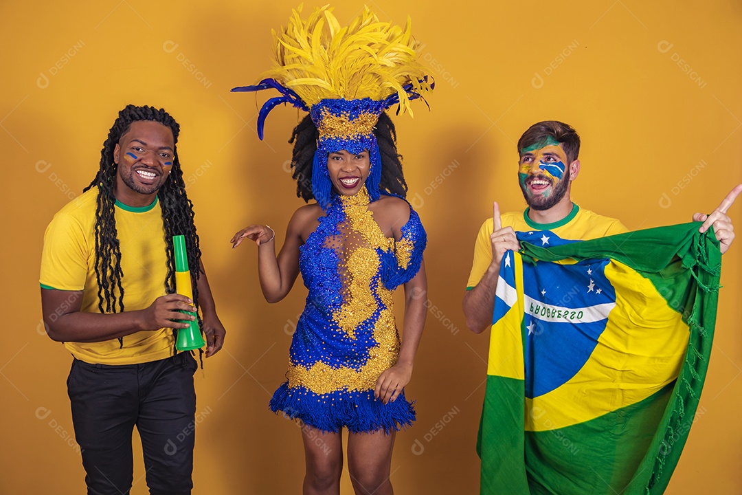 Pessoas jovens usando fantasia carnaval e bandeira do brasil Eventos