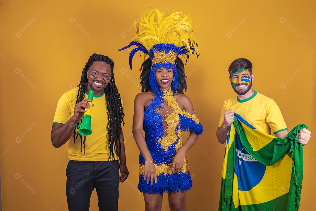 Pessoas jovens usando fantasia carnaval e bandeira do brasil Eventos