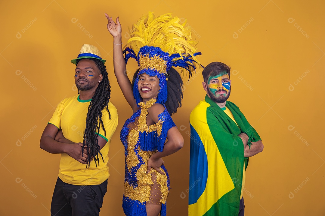 Pessoas jovens usando fantasia carnaval e bandeira do brasil Eventos