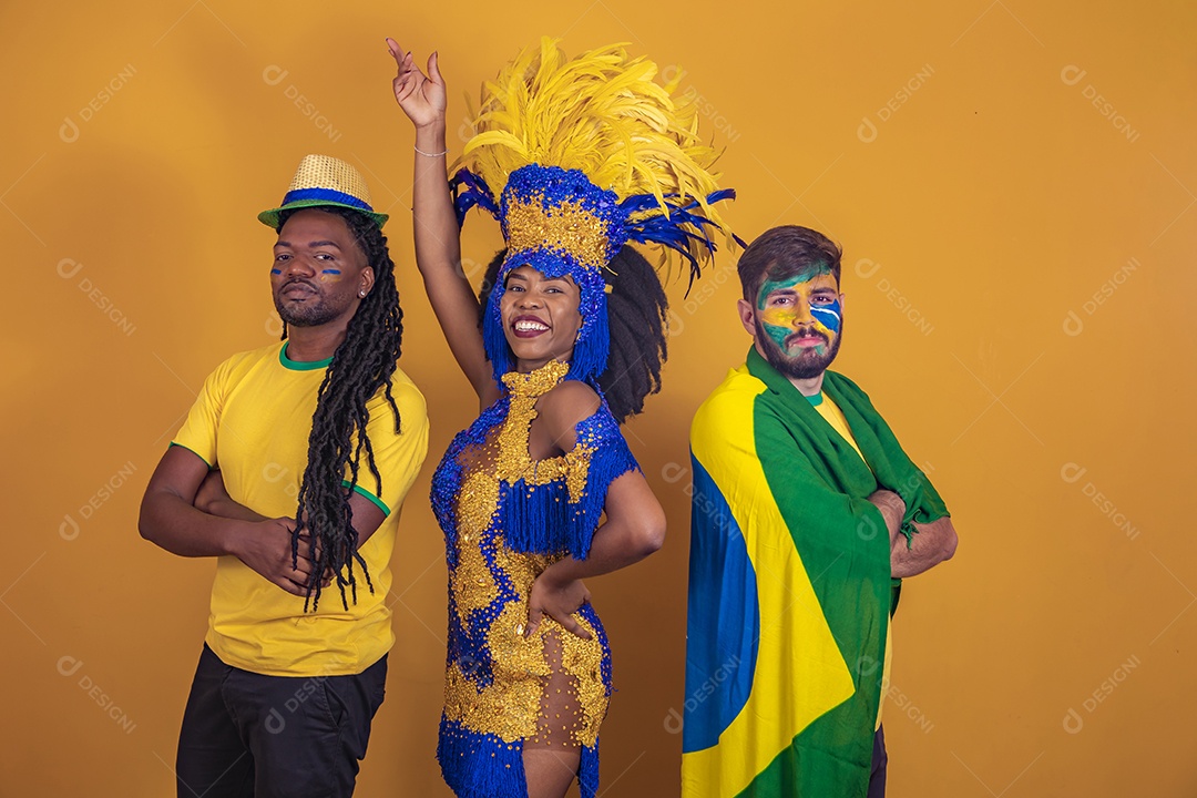 Pessoas jovens usando fantasia carnaval e bandeira do brasil Eventos