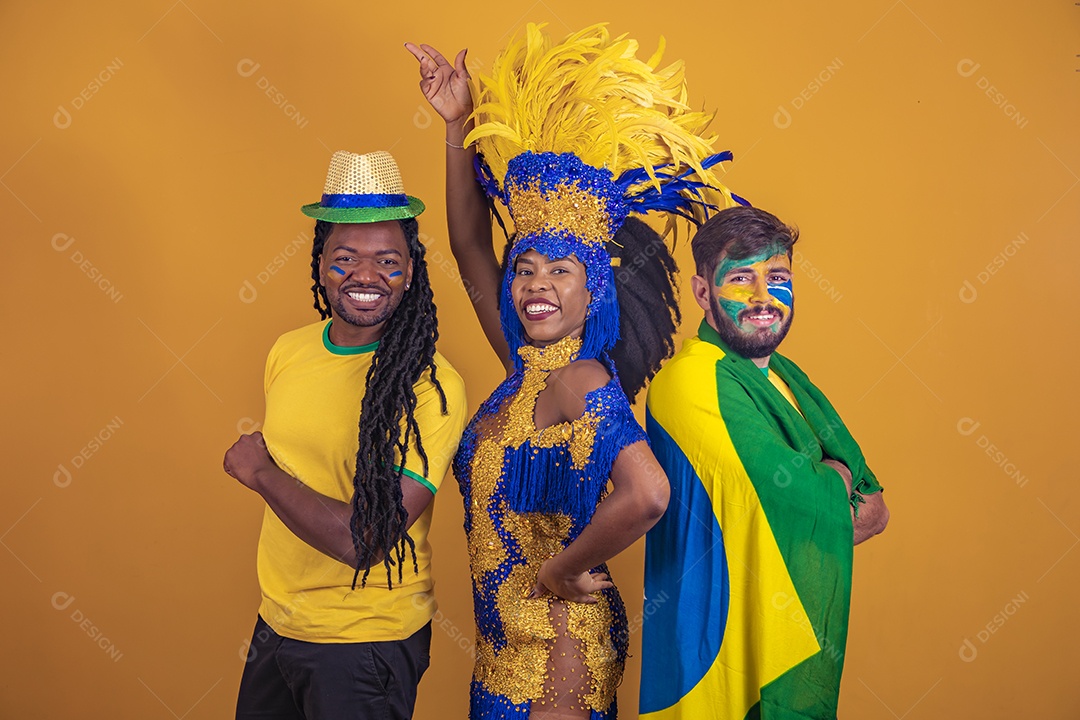 Pessoas jovens usando fantasia carnaval e bandeira do brasil Eventos