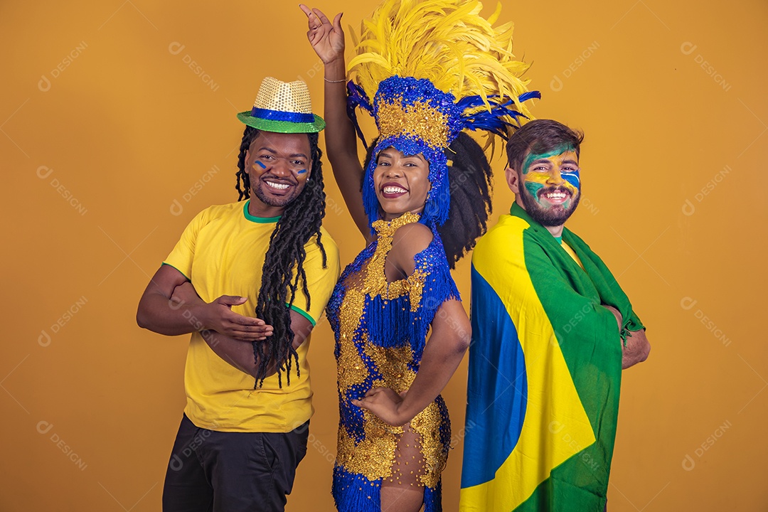 Pessoas jovens usando fantasia carnaval e bandeira do brasil Eventos
