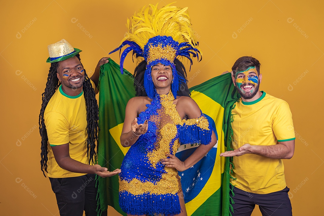 Pessoas jovens usando fantasia carnaval e bandeira do brasil Eventos