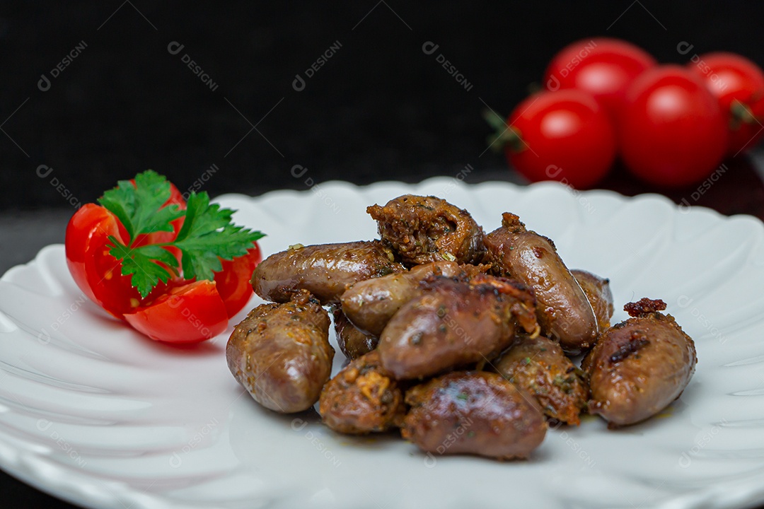 Mombar comida sobre uma mesa madeira