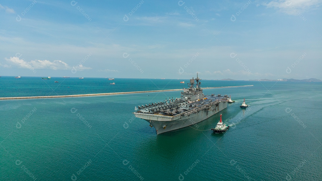 Navio nuclear portador de navios da marinha militar de carregamento completo, aeronaves