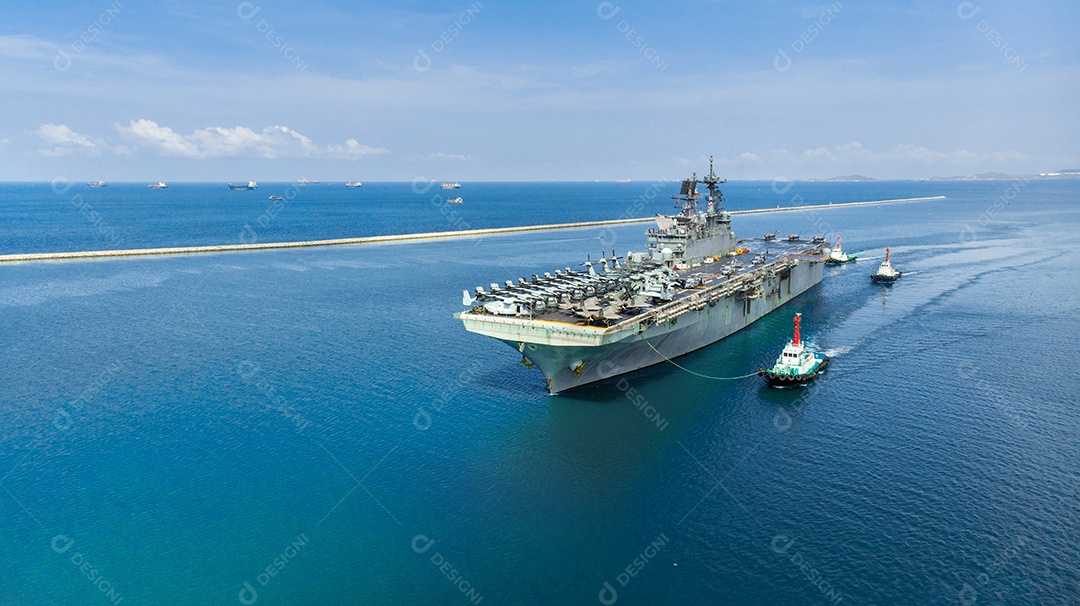 Navio nuclear portador de navios da marinha militar de carregamento completo, aeronaves