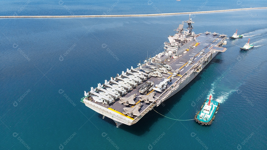 Navio nuclear portador de navios da marinha militar de carregamento completo, aeronaves