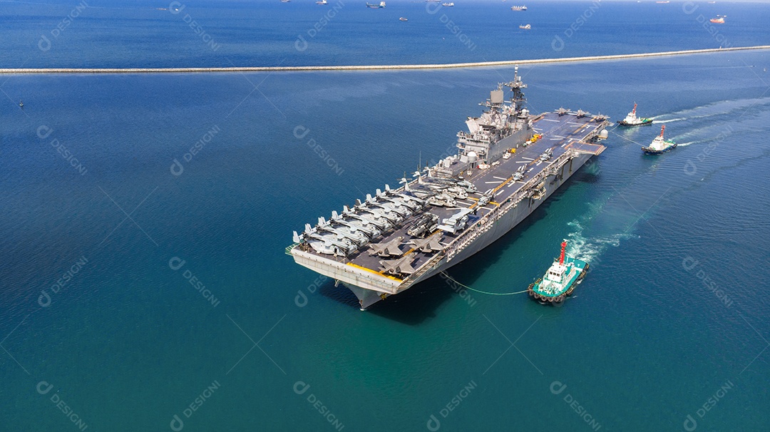 Navio nuclear portador de navios da marinha militar de carregamento completo, aeronaves