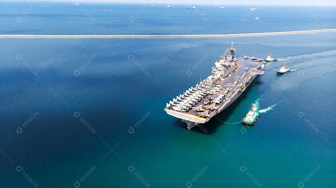 Navio nuclear portador de navios da marinha militar de carregamento completo, aeronaves