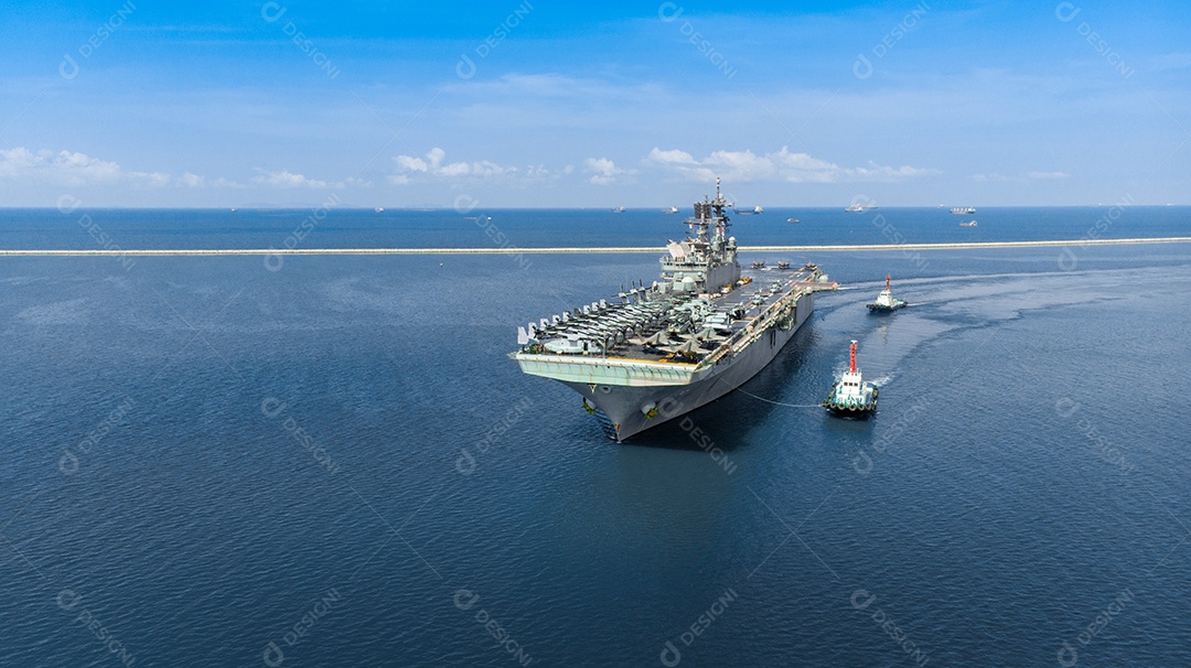 Navio nuclear portador de navios da marinha militar de carregamento completo, aeronaves