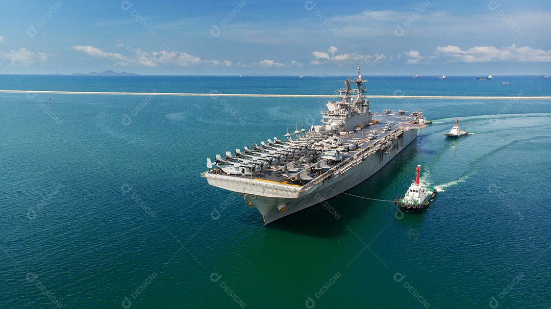 Navio nuclear portador de navios da marinha militar de carregamento completo, aeronaves