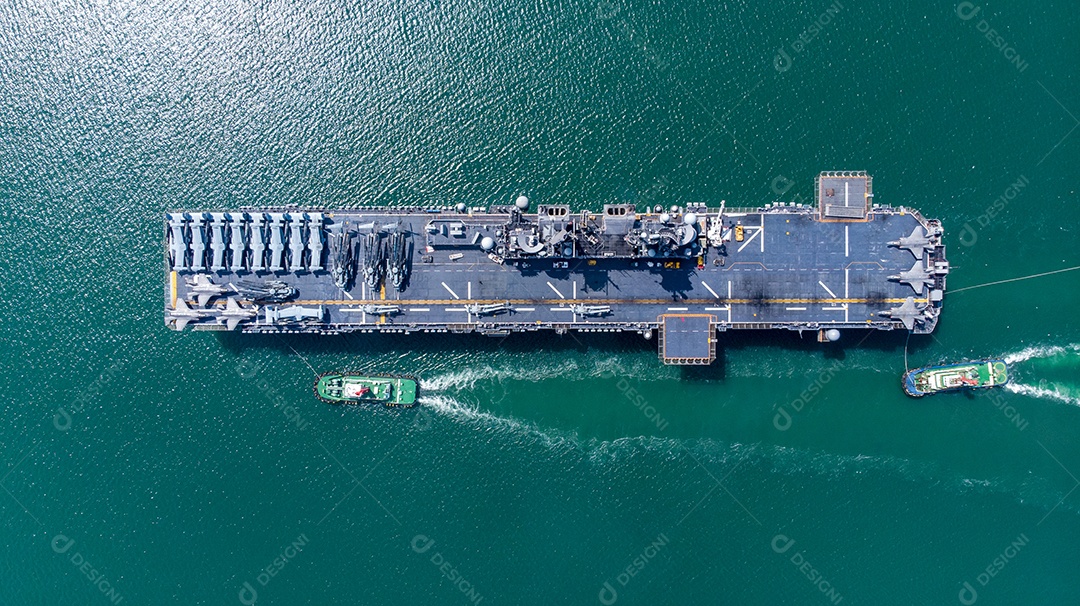 Navio nuclear portador de navios da marinha militar de carregamento completo, aeronaves