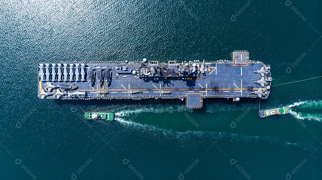 Navio nuclear portador de navios da marinha militar de carregamento completo, aeronaves