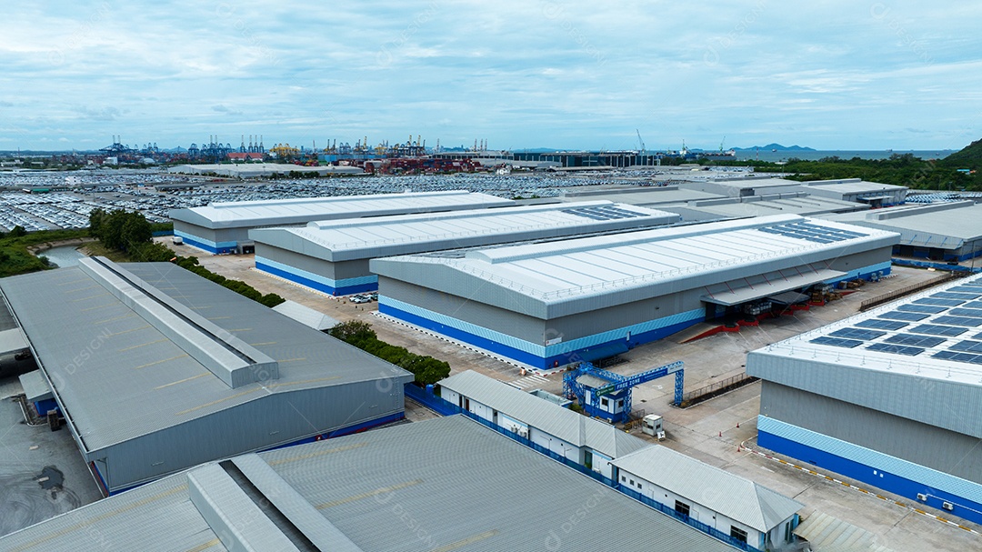 Vista superior da célula solar na fábrica de armazém. Solor foto voltaica
