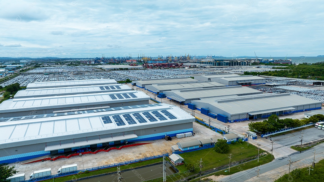 Vista superior da célula solar na fábrica de armazém. Solor foto voltaica
