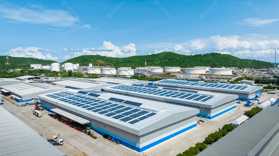 Vista superior da célula solar na fábrica de armazém. Solor foto voltaica