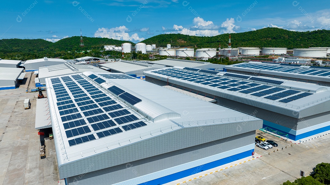 Vista superior da célula solar na fábrica de armazém. Solor foto voltaica