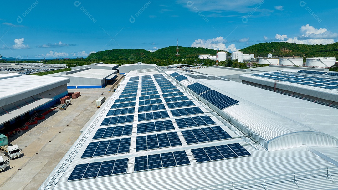 Vista superior da célula solar na fábrica de armazém. Solor foto voltaica