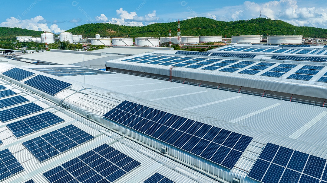 Vista superior da célula solar na fábrica de armazém. Solor foto voltaica